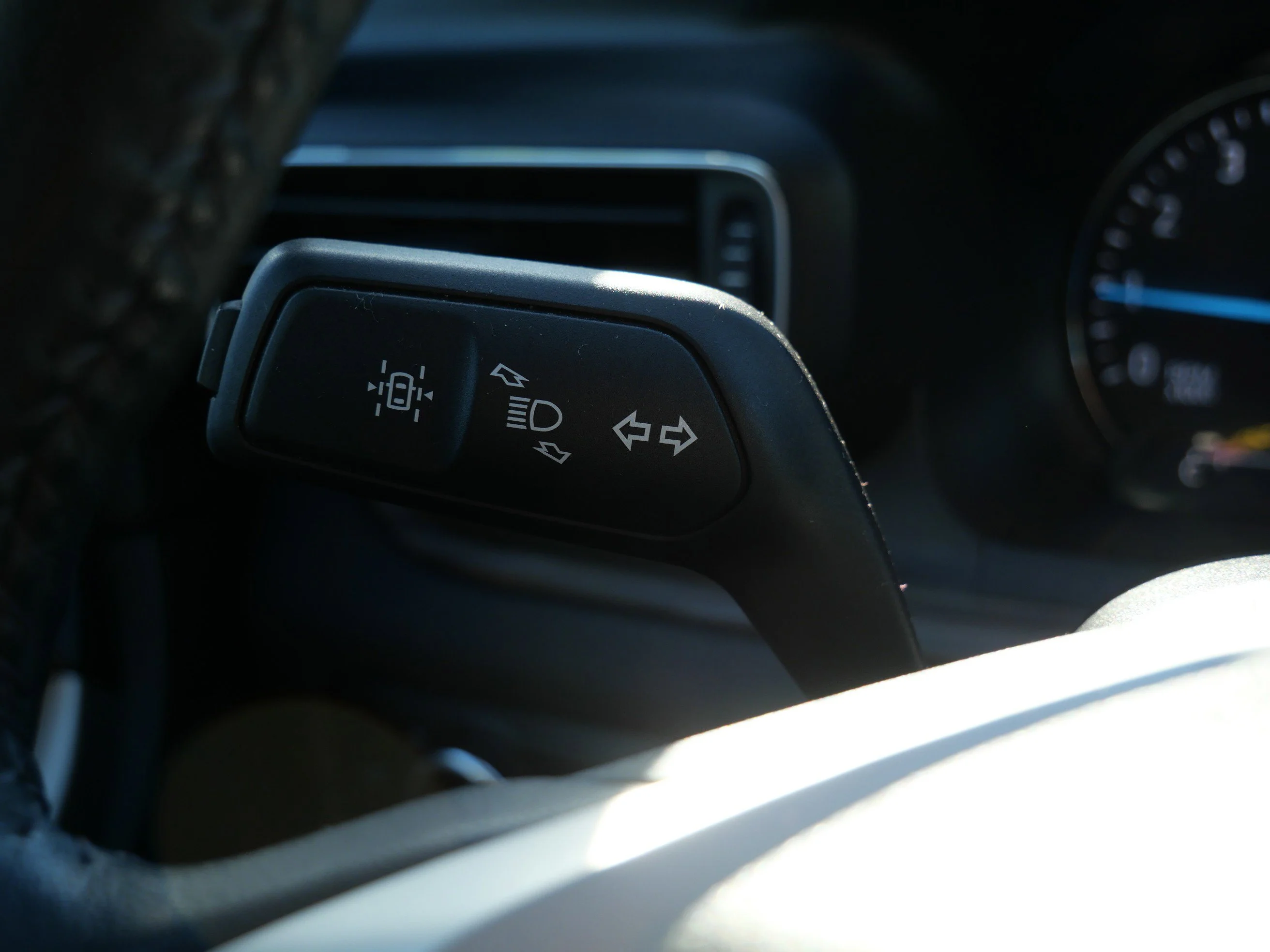 Used 2023 Oxford White Ford Limited image 29