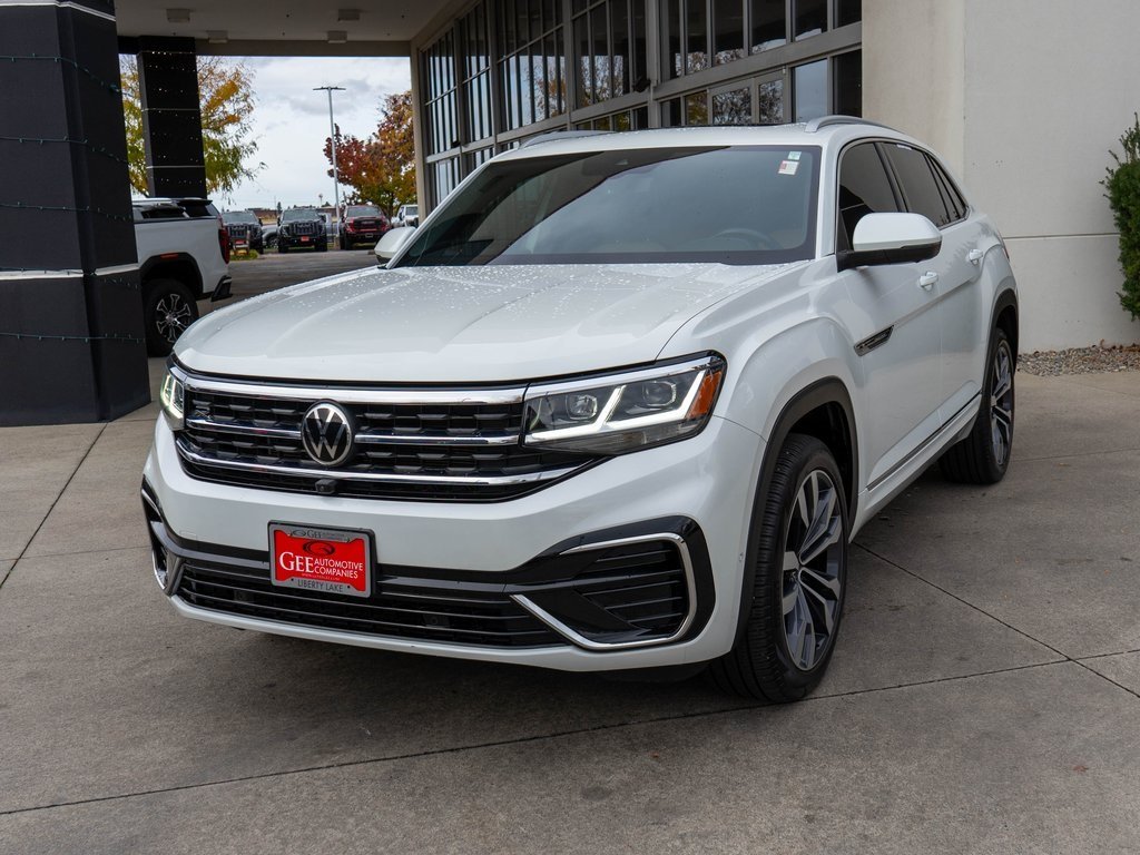 2022 Volkswagen Atlas Cross Sport V6 SEL Premium R-Line photo 2