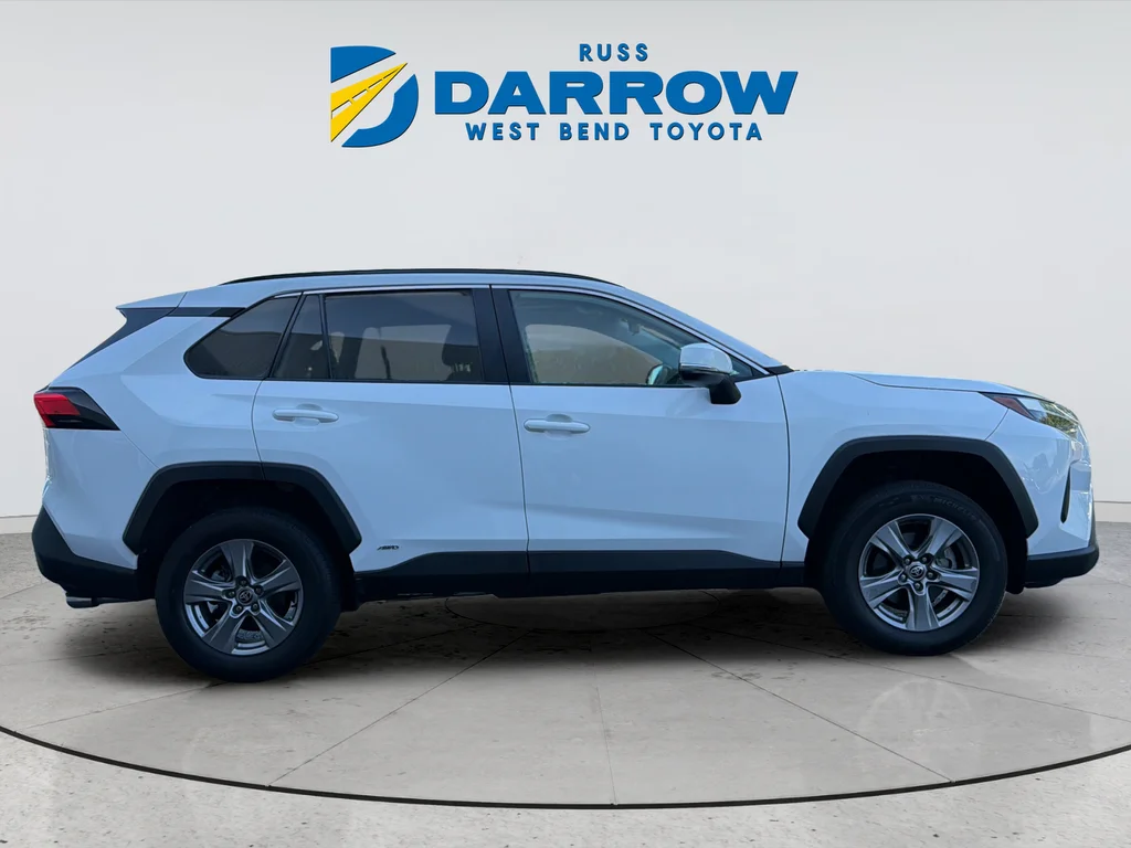 Used 2022 White Toyota XLE image 6