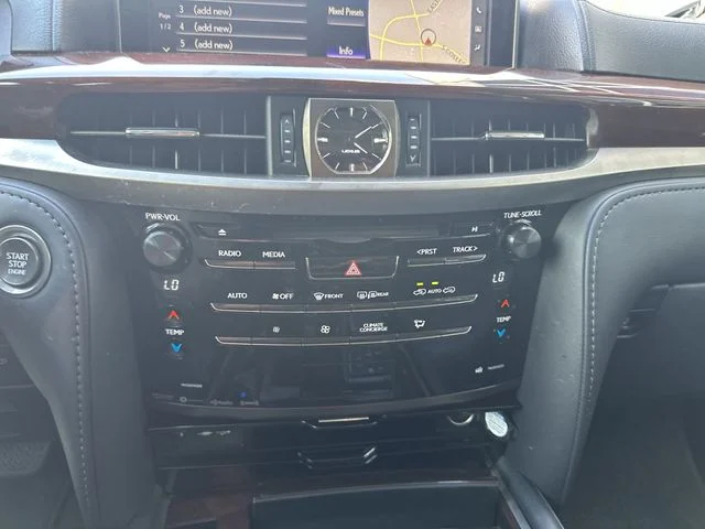 Used 2021 White Lexus 570 image 20