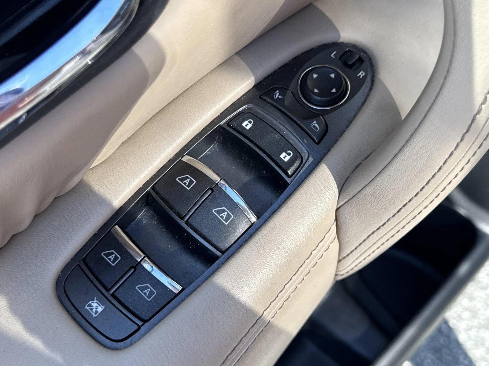 Used 2023 Aspen White Tricoat Nissan SL image 13