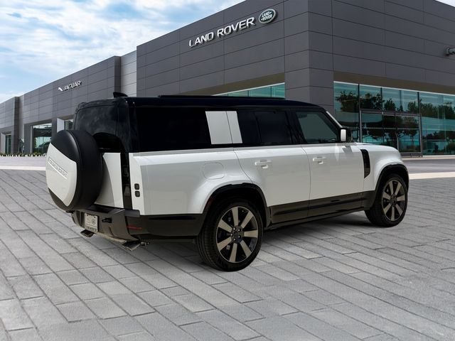 Certified Used 2026 White Land Rover V8 image 5