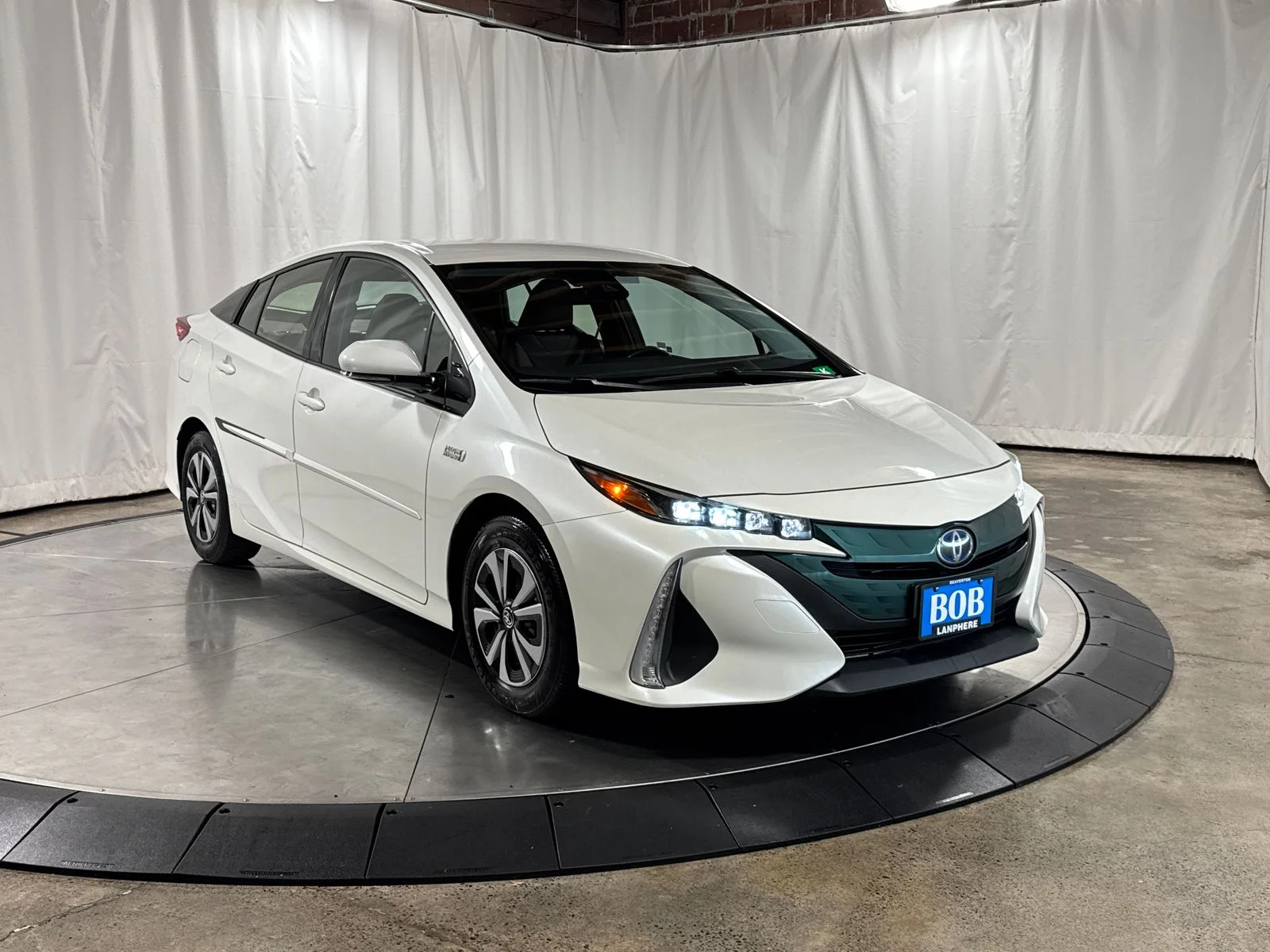 Used 2017 Blizzard Pearl Toyota Premium image 10