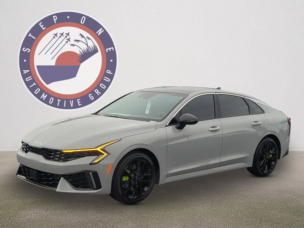 New 2026 Wolf Gray Kia GT image 2