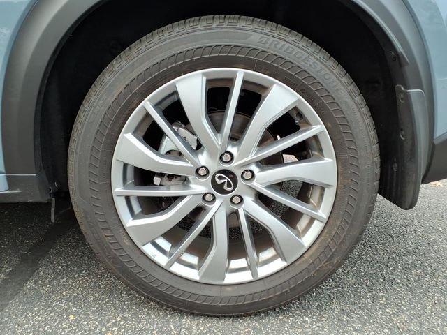 Used 2025 Gray INFINITI LUXE image 10
