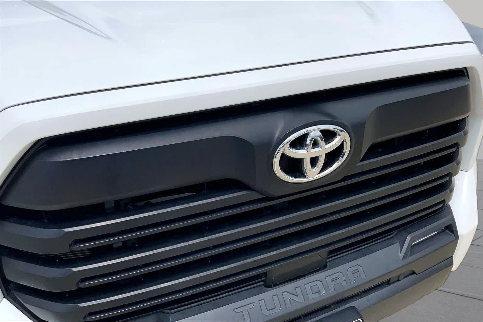 Used 2023 Ice Cap Toyota SR5 image 29