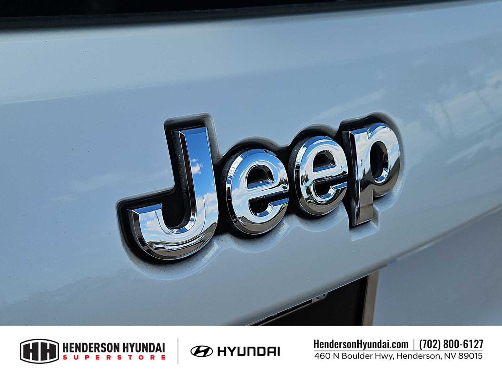 Used 2017 Ivory 3-Coat Jeep Overland image 12