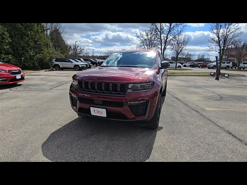 New 2026 Velvet Red Pearl-Coat Exterior Paint Jeep Limited image 3