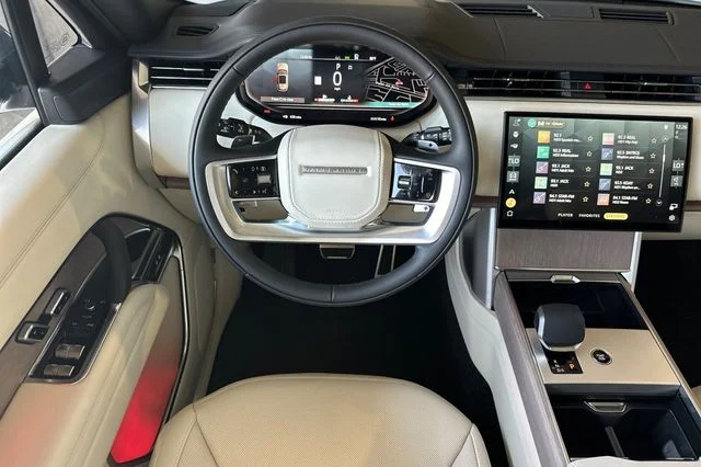 New 2026 Ostuni Pearl White Land Rover SE image 13
