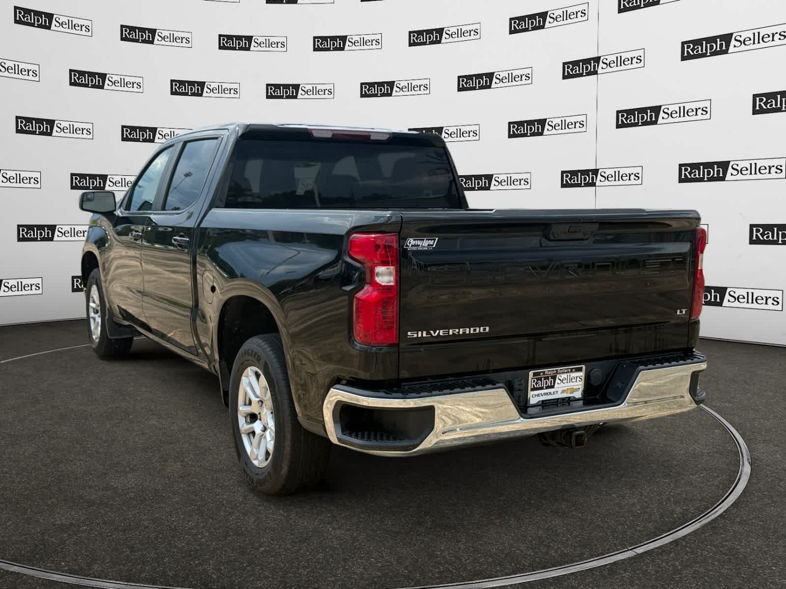 Used 2023 BLACK Chevrolet LT image 4