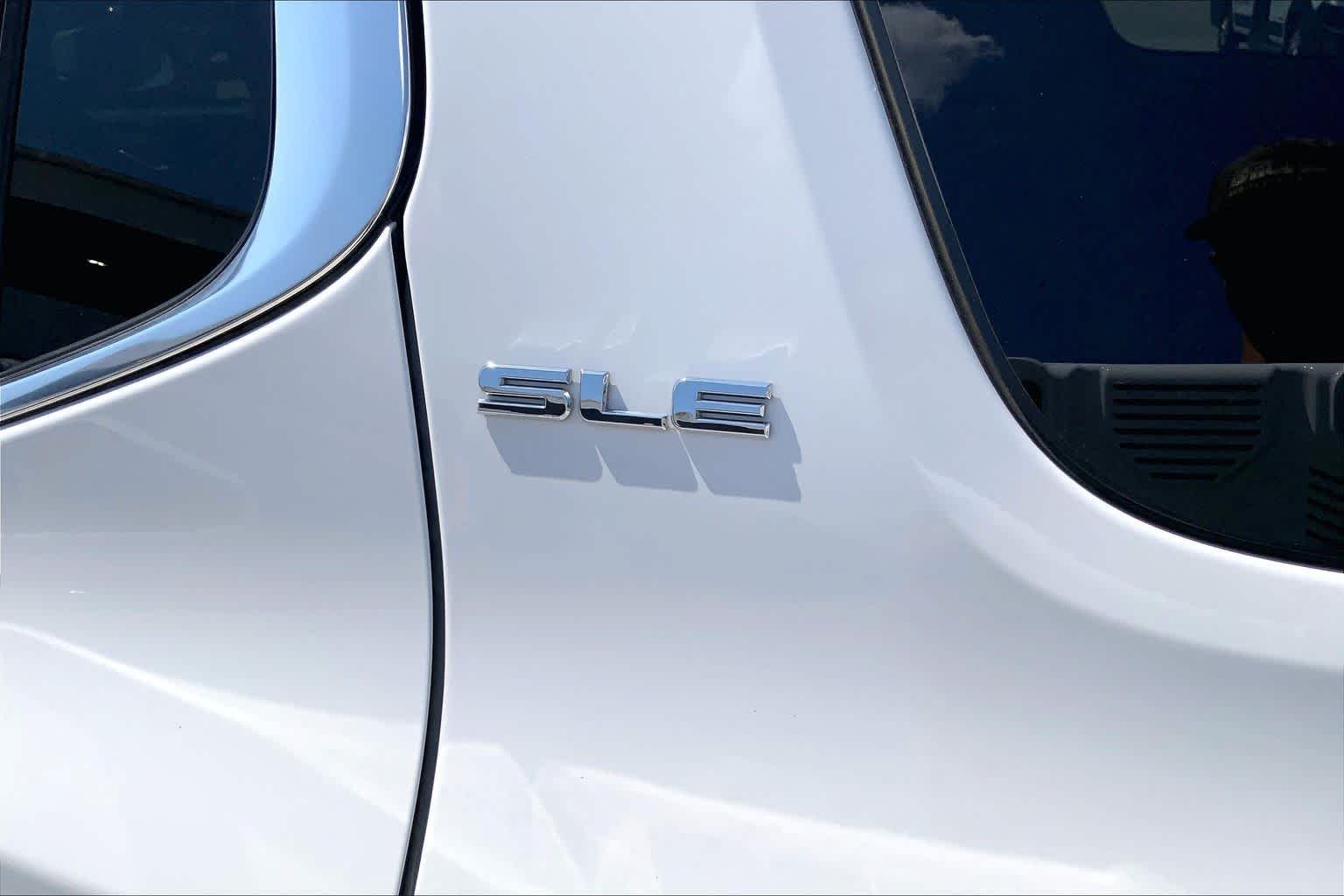 Used 2019 Summit White GMC SLE image 10