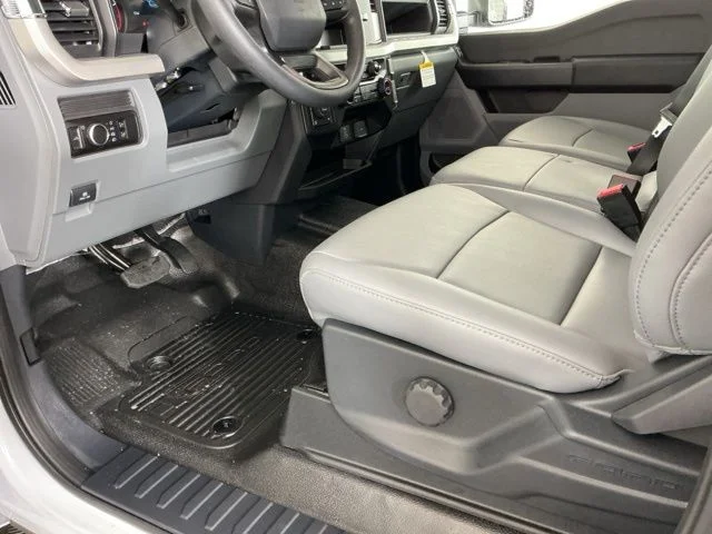 New 2026 Oxford White Ford XL image 14