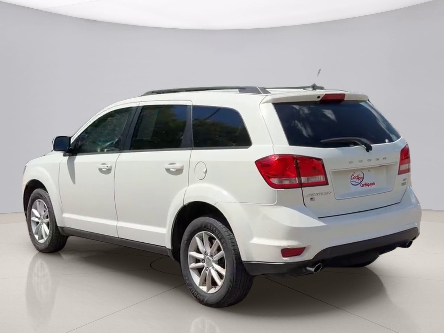 Used 2017 White Dodge SXT image 3