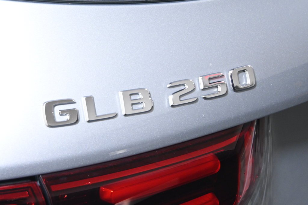 New 2026 Cirrus Silver Metallic Mercedes-Benz GLB 250 image 37