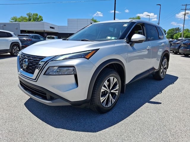 Used 2021 Silver Nissan SV image 4