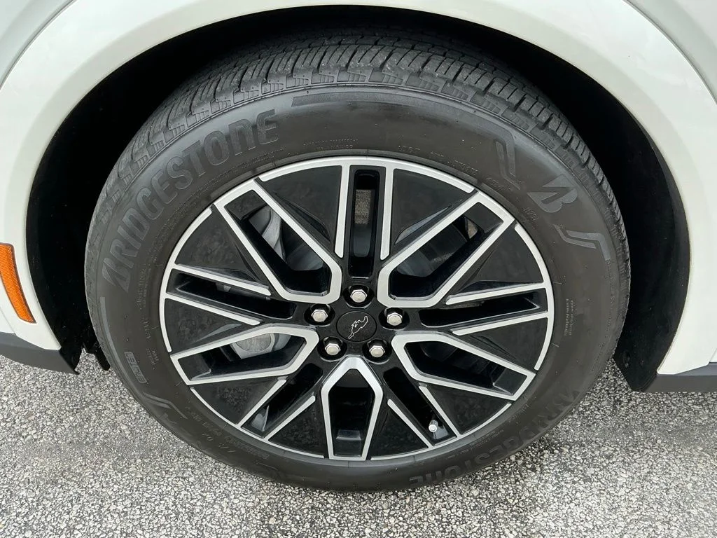 Used 2025 White Ford Premium image 34