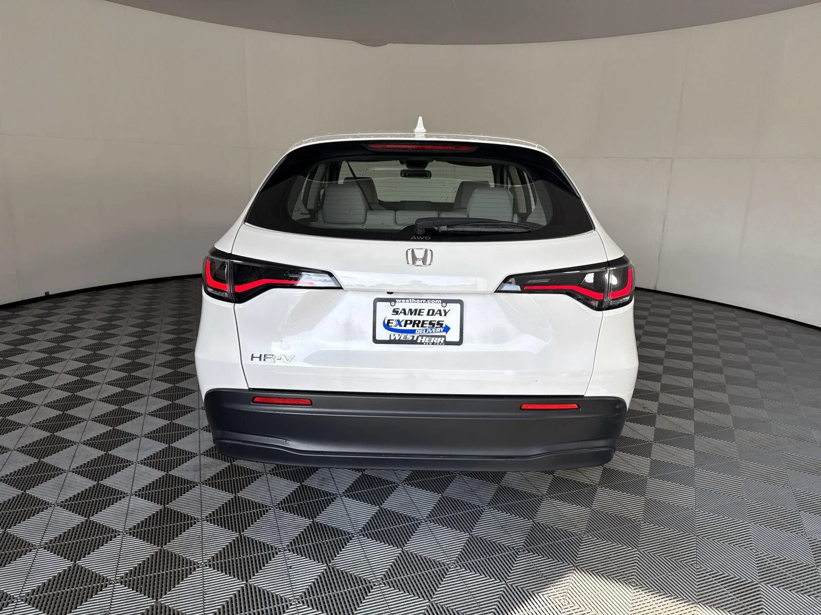 Used 2025 Platinum White Pearl Honda LX image 6