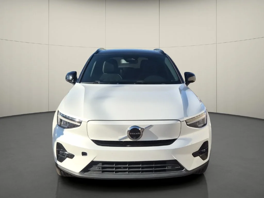 Used 2023 White Volvo Twin Plus image 2