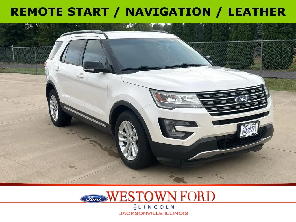 Used 2017 White Platinum Tri-Coat Metallic Ford XLT image 1
