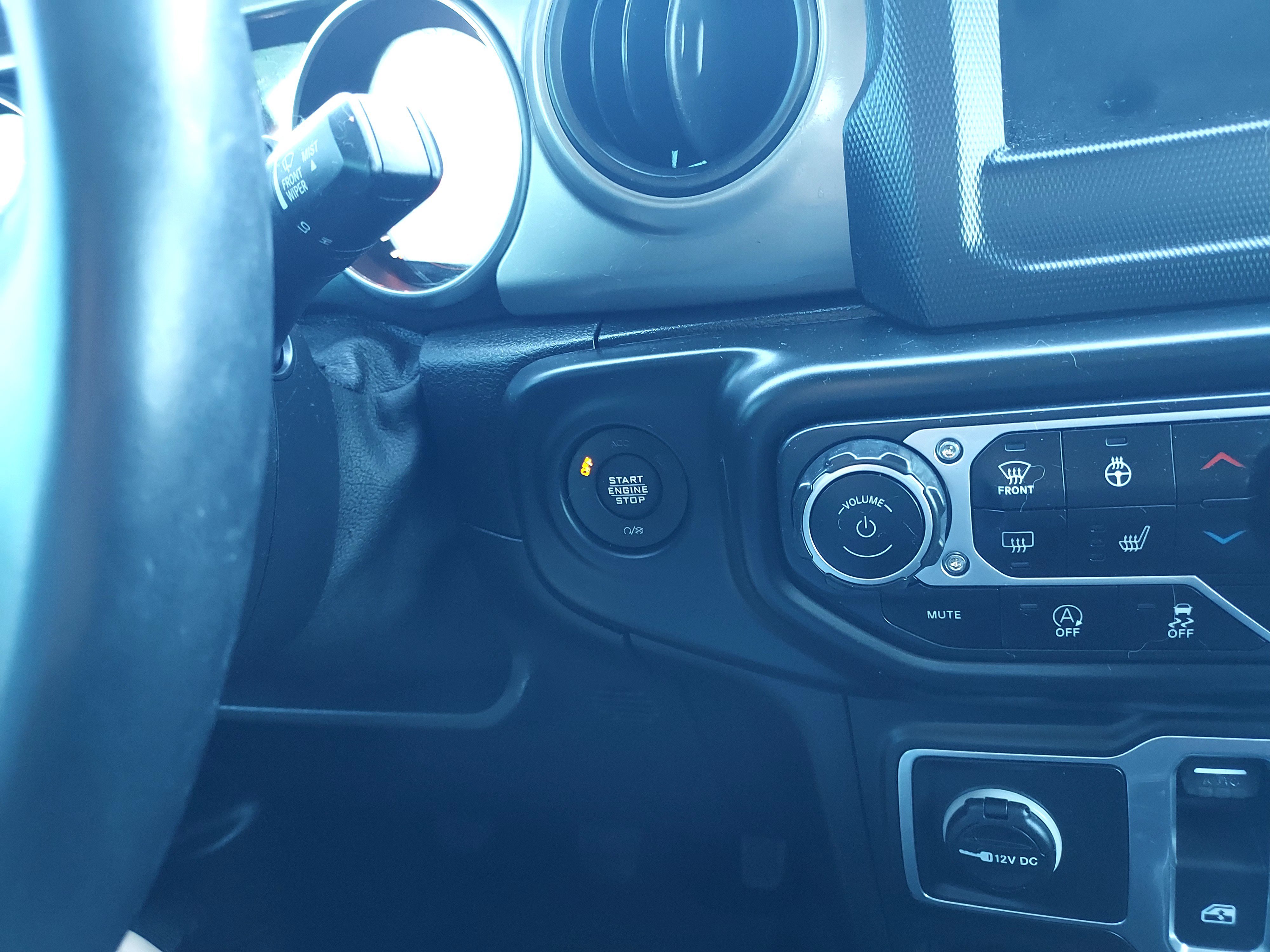 Used 2018 Black Clearcoat Jeep Sport S image 25