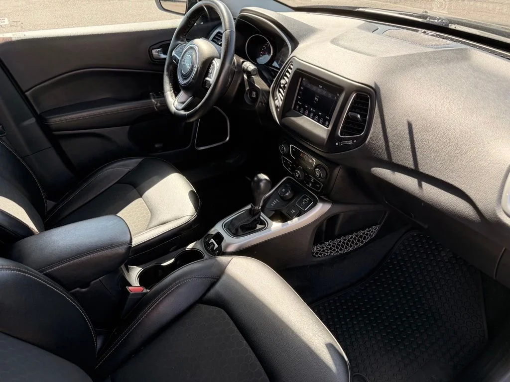 Used 2018 Diamond Black Jeep Latitude image 18