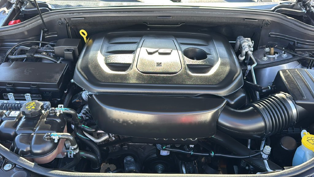 Used 2021 Silver Jeep Overland image 9