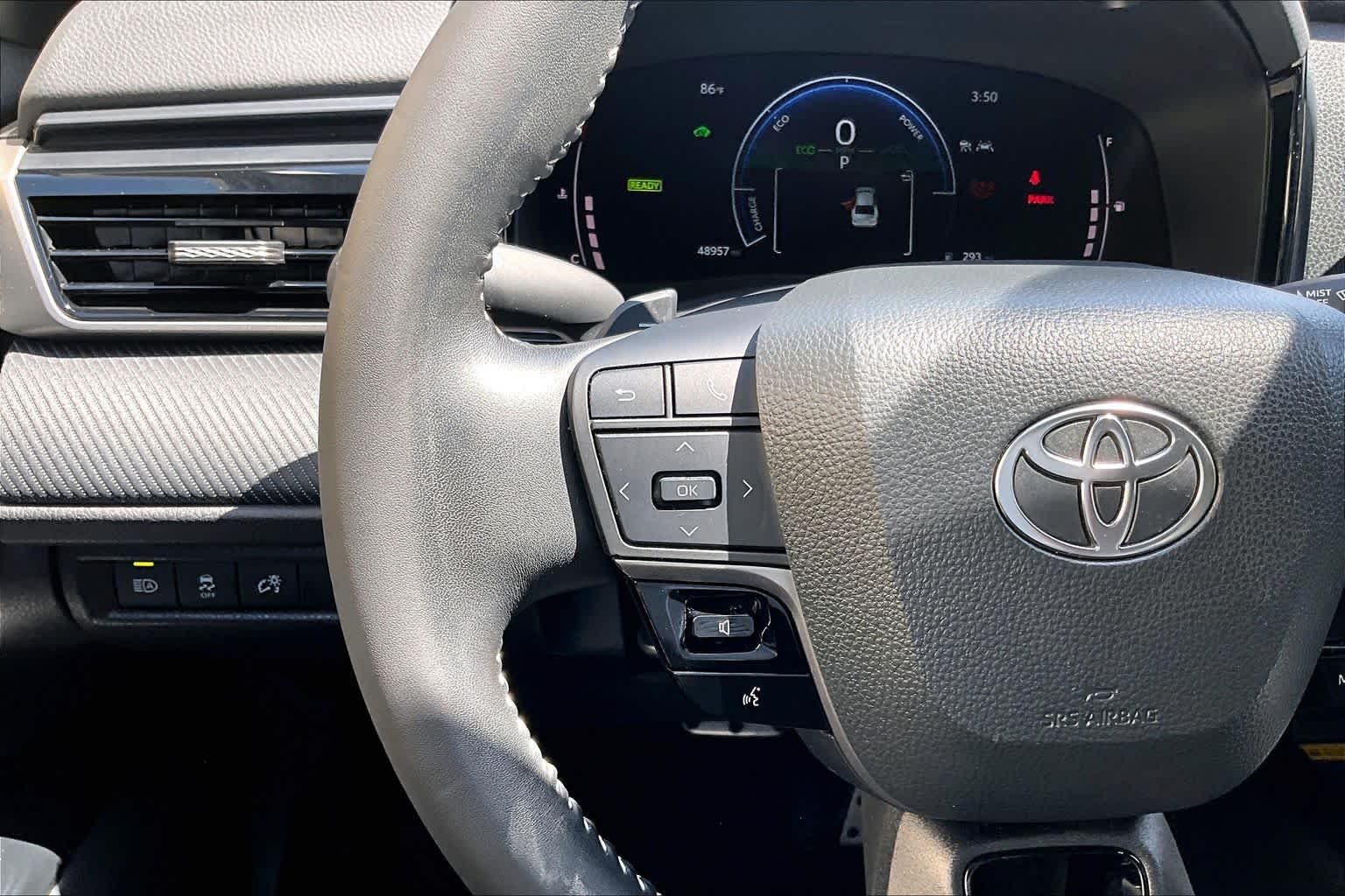Used 2025 Ice Cap Toyota SE image 24