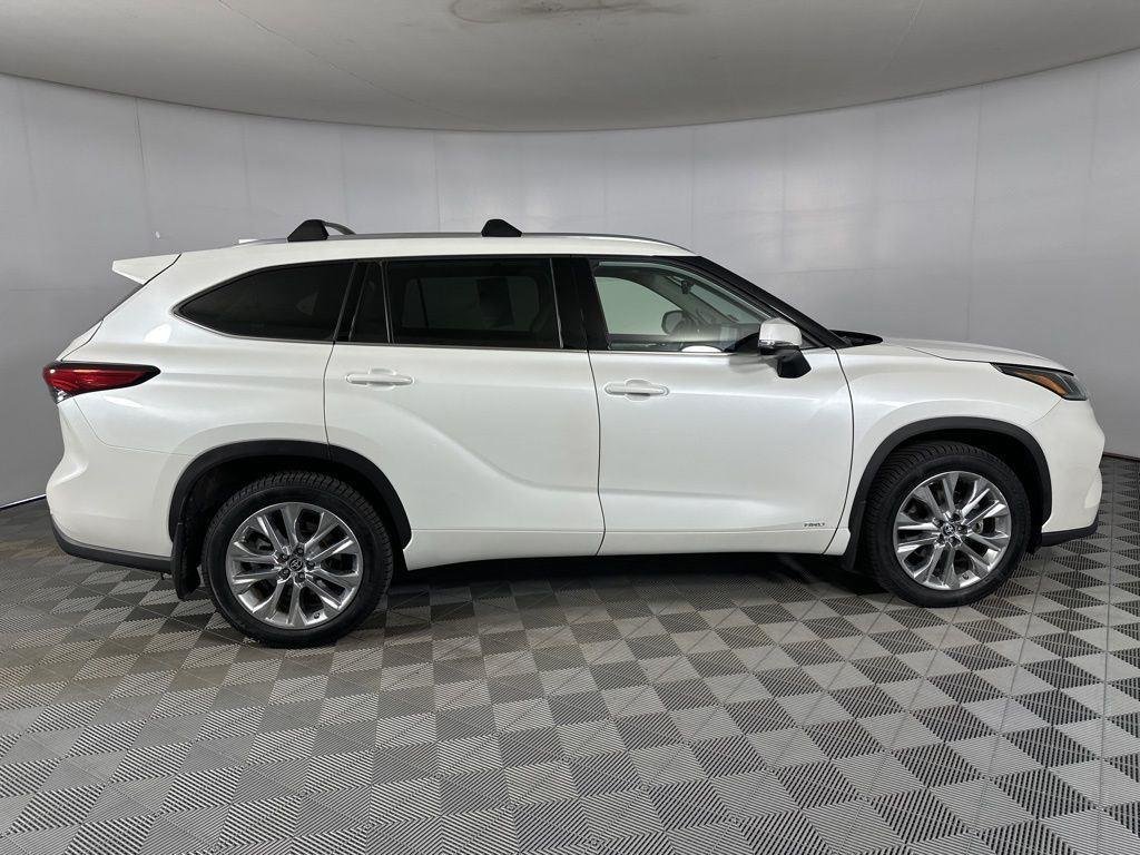 Used 2023 Pearl Toyota Limited image 10
