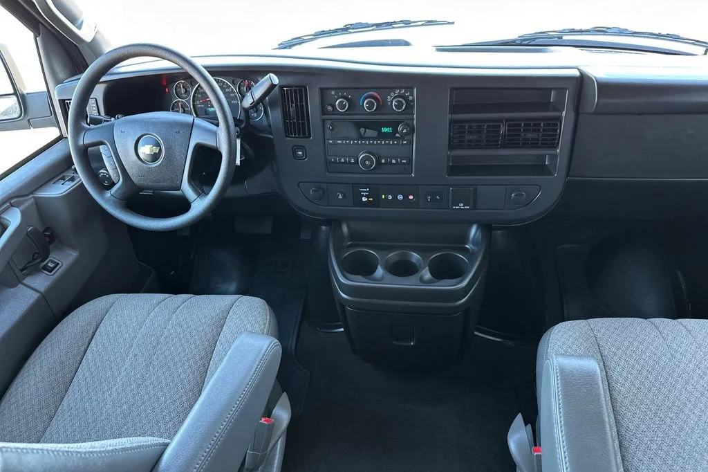 2024 Chevrolet Express Passenger LT - Photo 13