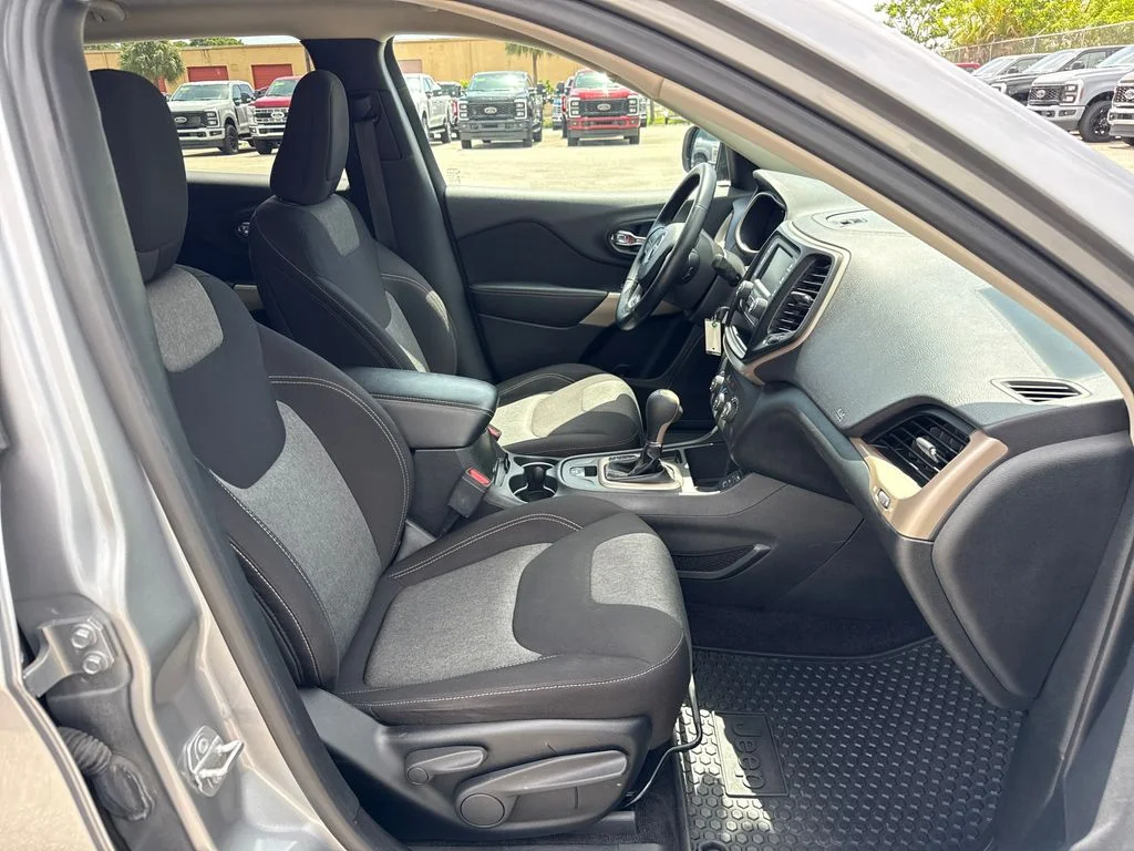 Certified Used 2017 Silver Jeep Sport image 23