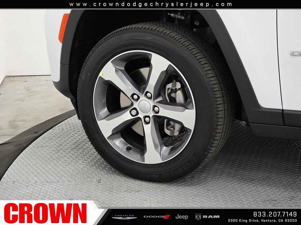 New 2026 Bright White Clear-Coat Exterior Paint Jeep Limited image 9