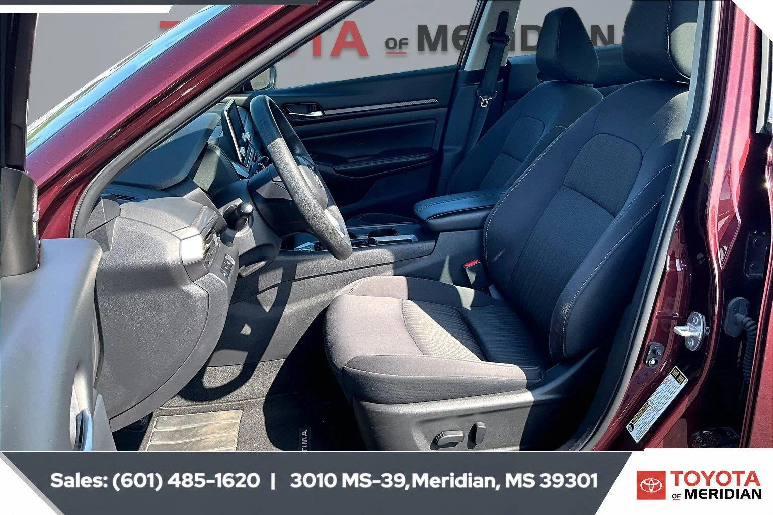 Used 2025 Garnet Pearl Metallic Nissan SV image 18