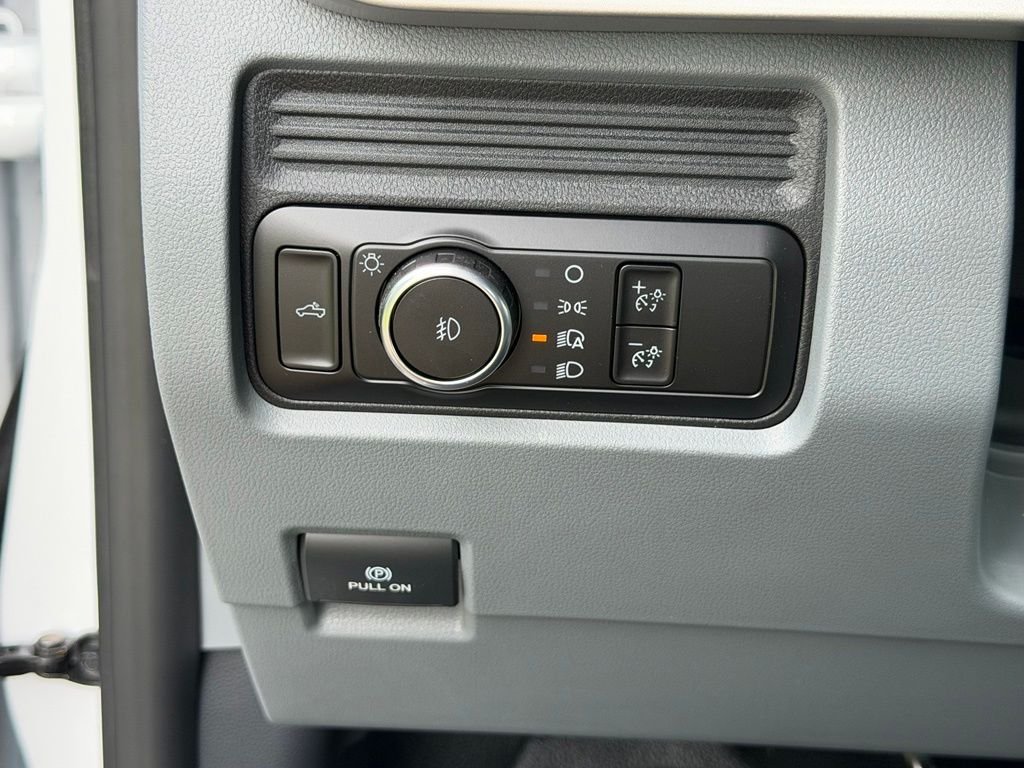 New 2026 Oxford White Ford F-250® XL image 15