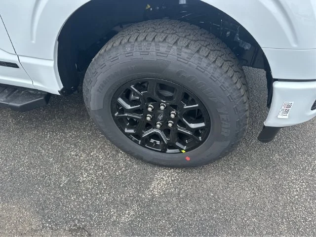New 2026 Oxford White Ford XLT image 15