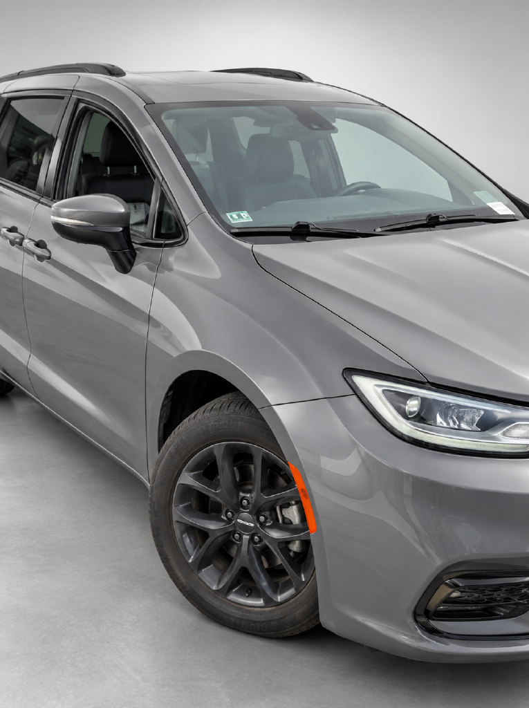 Used 2023 White Chrysler Touring L image 5