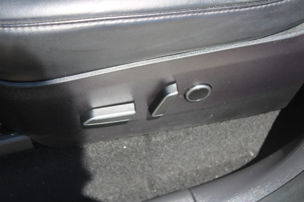 Used 2021 White Tesla Standard Range image 16