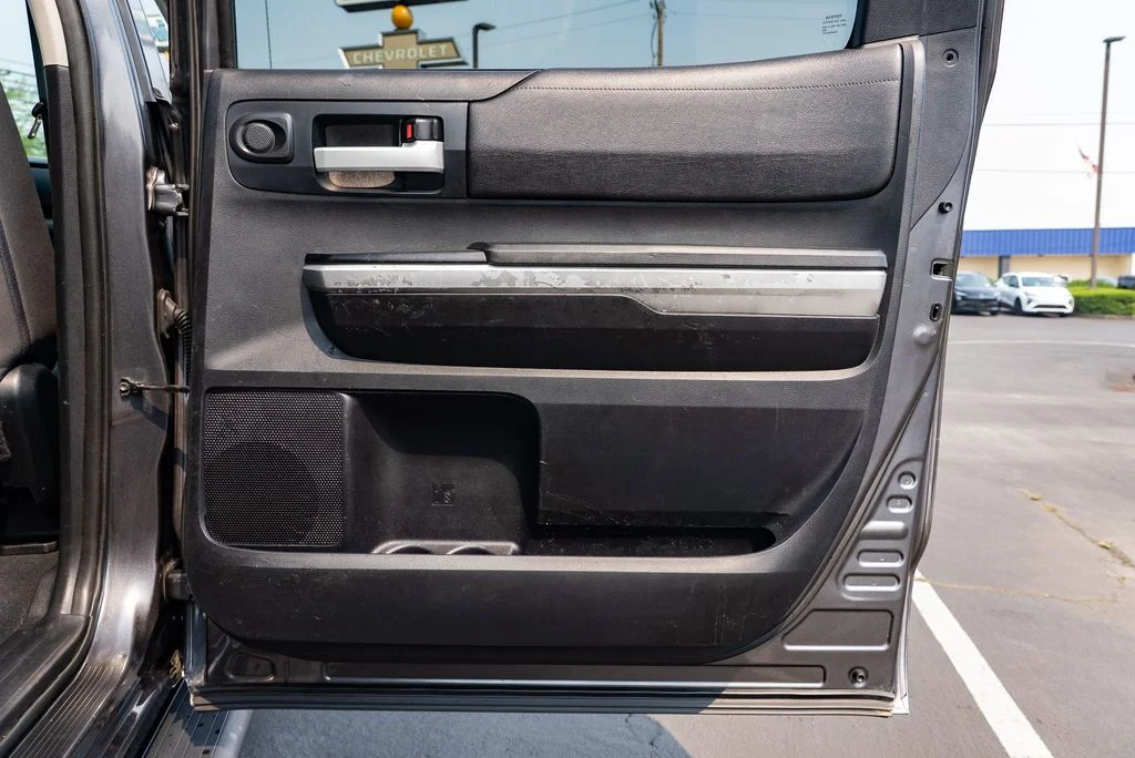 Used 2016 Magnetic Gray Metallic Toyota SR5 image 28