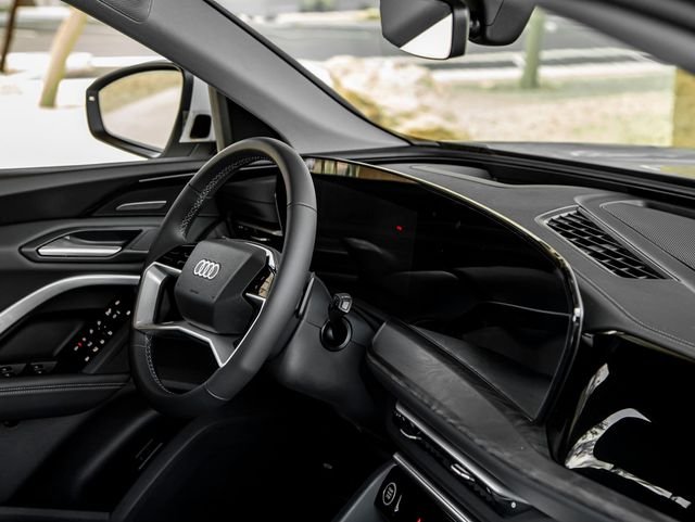 Used 2025 Glacier White Audi  image 30