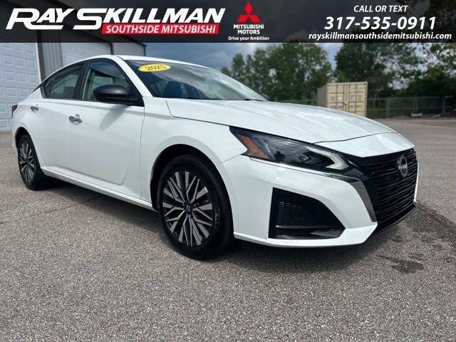 Used 2025 White Nissan 2.5 SV image 3