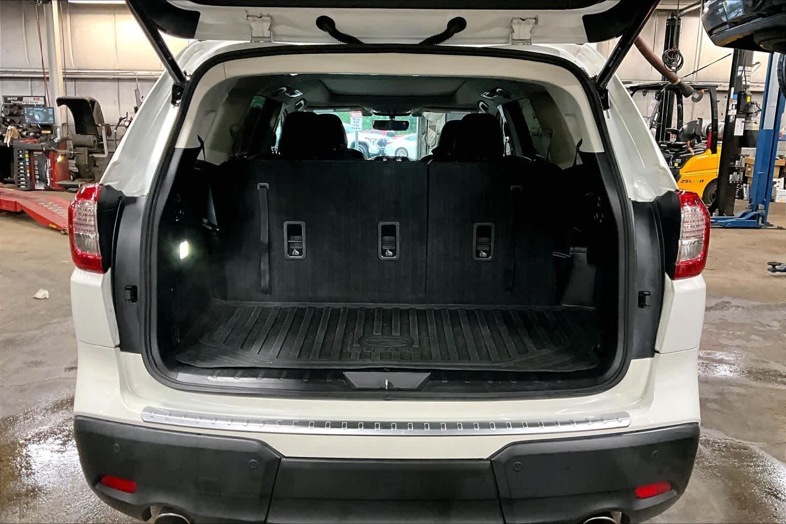 Used 2022 Crystal White Pearl Subaru Limited image 30