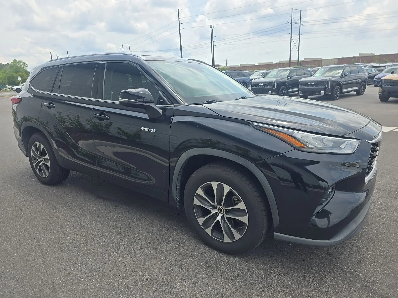 Used 2020 Midnight Black Metallic Toyota XLE image 4