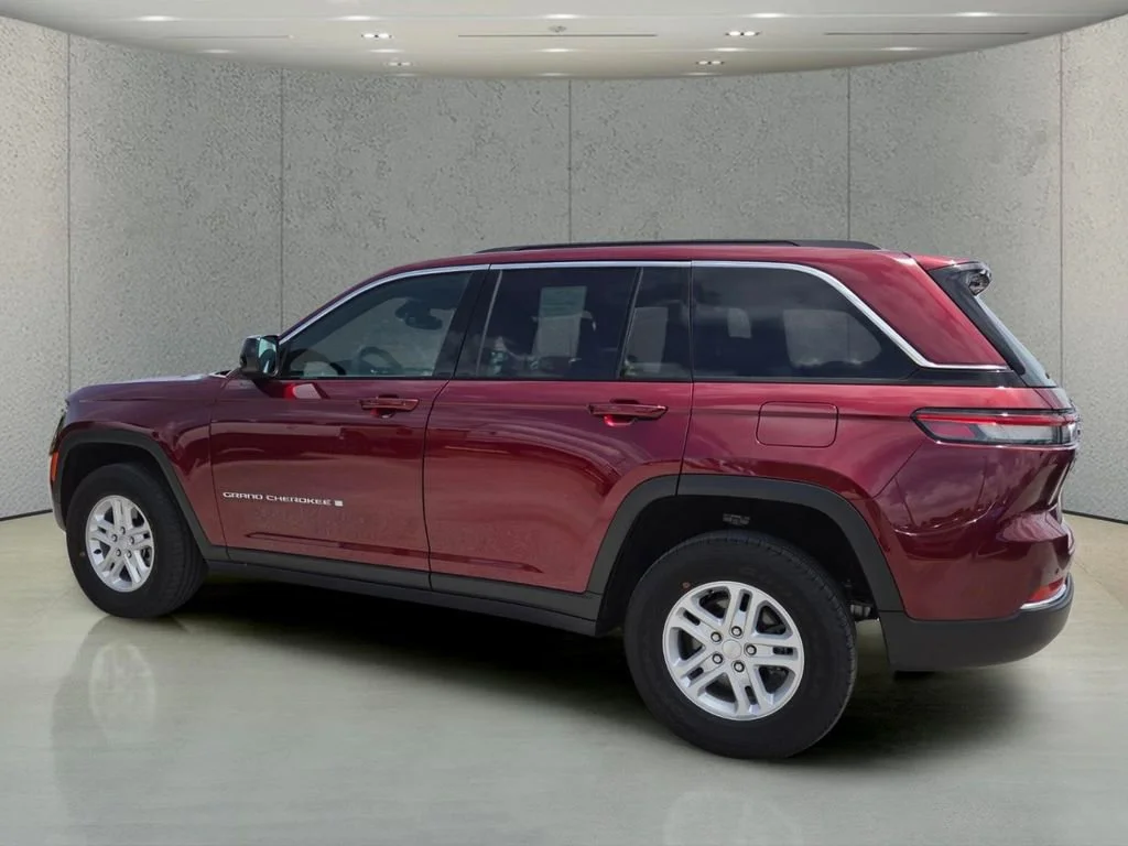 Certified Used 2024 Velvet Red Pearlcoat Jeep Laredo image 5