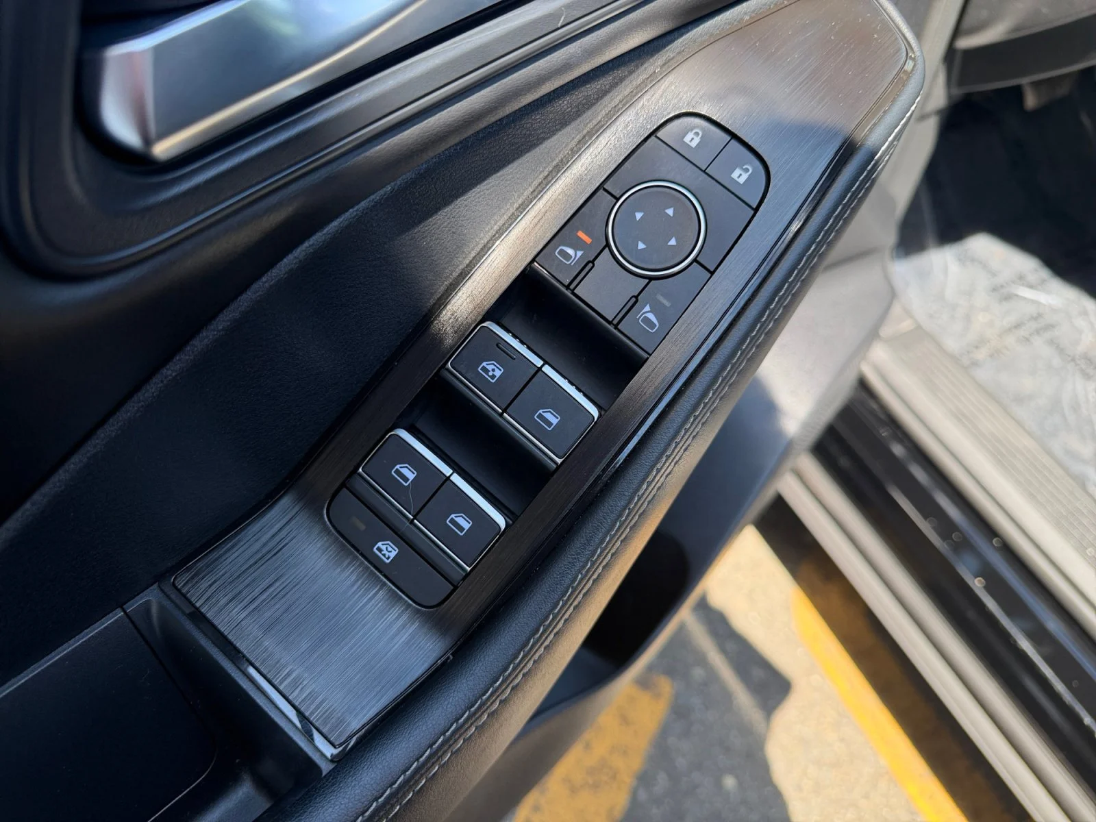 Certified Used 2025 Super Black Nissan SL image 30