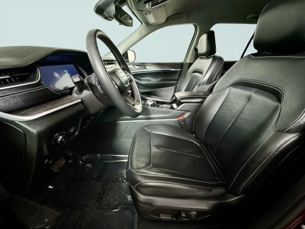 Used 2023 Velvet Jeep Limited image 6