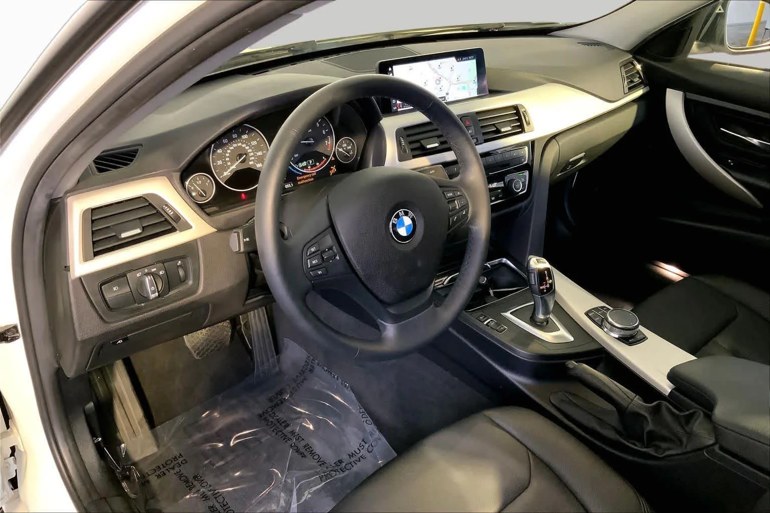 Used 2018 Alpine White BMW 320i xDrive image 18