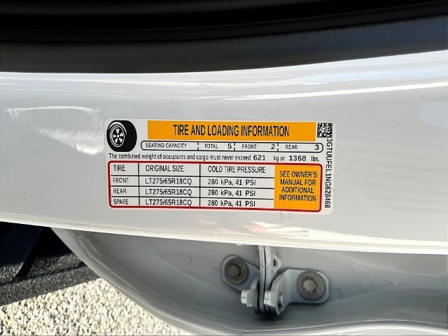 Used 2022 White GMC AT4X image 23