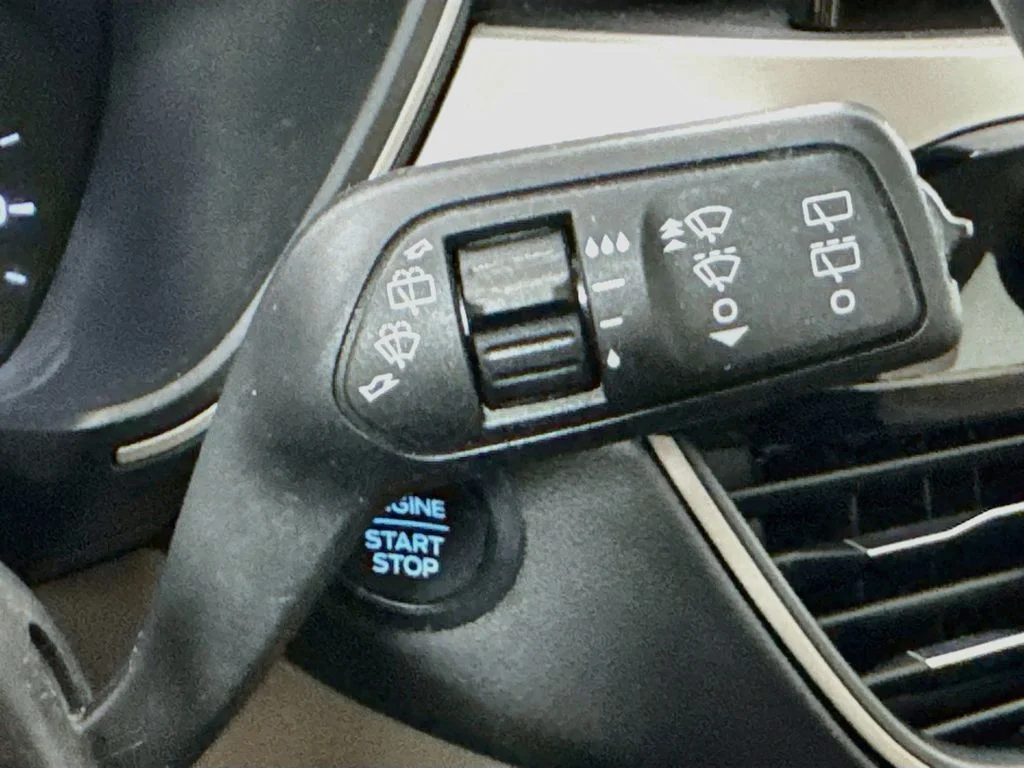 Used 2022 Black Ford SE image 14
