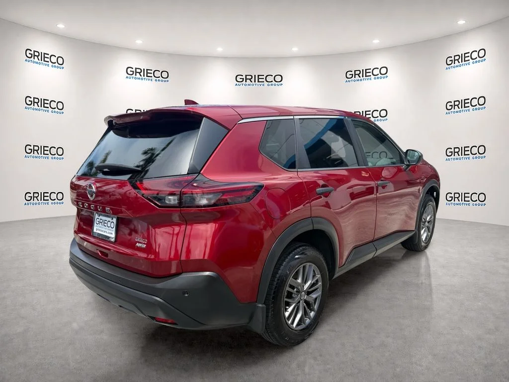 Used 2021 Red Nissan S image 7