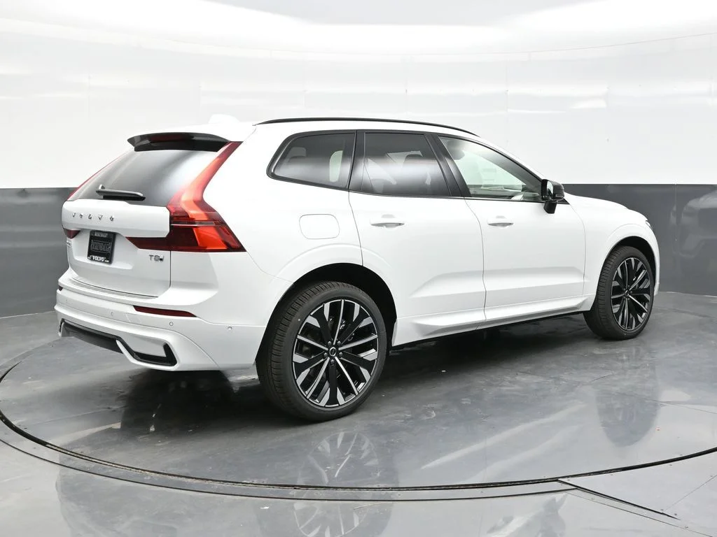New 2026 White Volvo T8 Ultra image 7