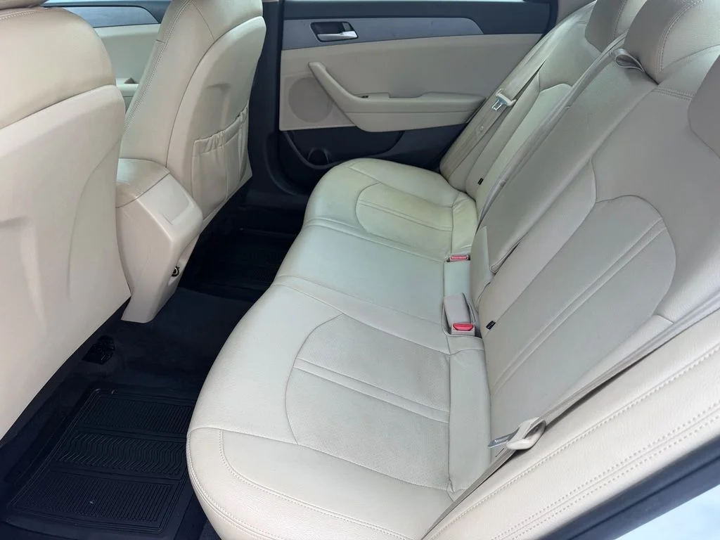Used 2018 Quartz White Pearl Hyundai SE image 14